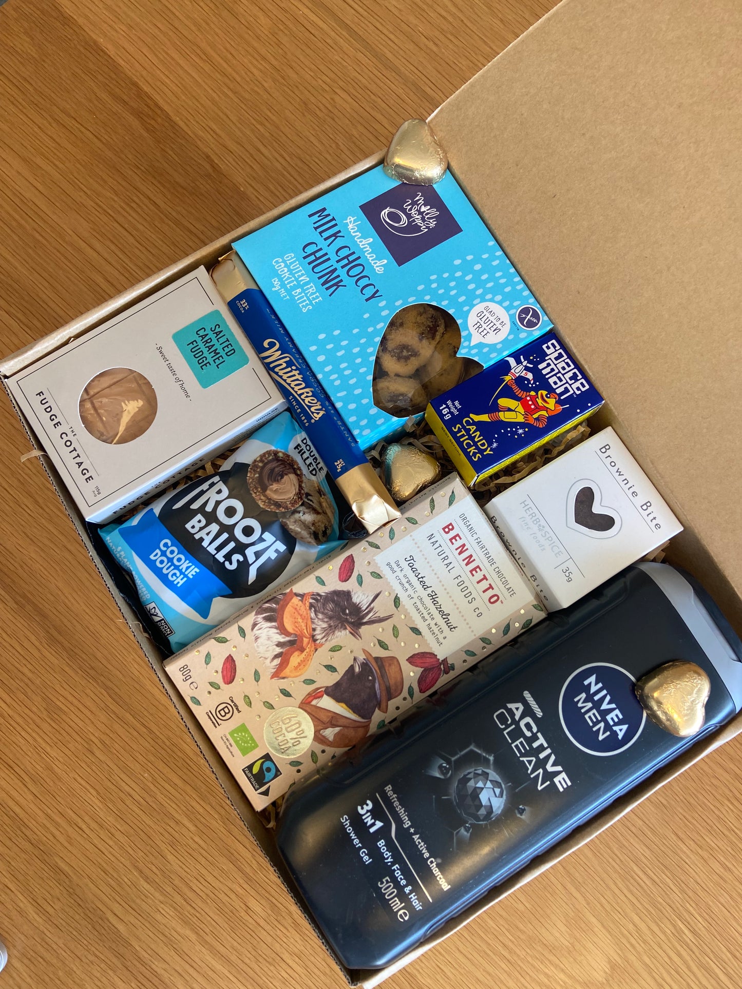 The Every Day Hero gift box featuring Kiwi chocolate, cookies, fudge and sweet treats